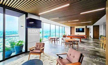 Via del Bosque Puerta de Hierro English Spoken