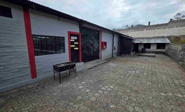 Arriendo Galpón mas patio av principal norte de Quito mitad del mundo