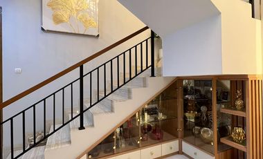 RUMAH MEWAH 2 LANTAI MINIMALIS MODERN FULL FURNISHED SIAP HUNI DI CIWARUGA BANDUNG