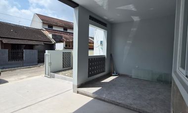 RUMAH BARU 2 LANTAI MINIMALIS MODERN LINGKUNGAN NYAMAN STRATEGIS SIAP HUNI DI KOPO PERMAI BANDUNG