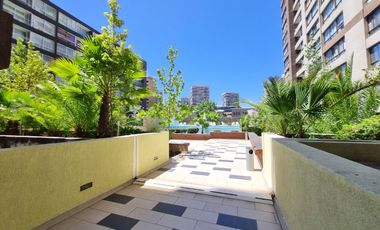 Oportunidad de Inversión, Increíble Ubicación. Vende Depto. 2 Dormitorios con Estacionamiento. Metro Santa Lucia.