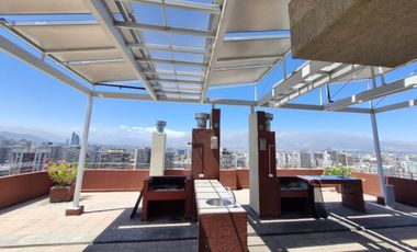 Oportunidad de Inversión, Increíble Ubicación. Vende Depto. 2 Dormitorios con Estacionamiento. Metro Santa Lucia.