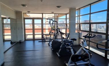 Oportunidad de Inversión, Increíble Ubicación. Vende Depto. 2 Dormitorios con Estacionamiento. Metro Santa Lucia.