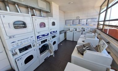 Oportunidad de Inversión, Increíble Ubicación. Vende Depto. 2 Dormitorios con Estacionamiento. Metro Santa Lucia.