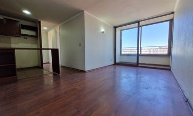 Oportunidad de Inversión, Increíble Ubicación. Vende Depto. 2 Dormitorios con Estacionamiento. Metro Santa Lucia.