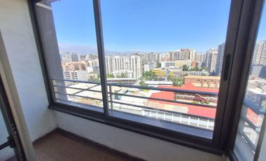 Oportunidad de Inversión, Increíble Ubicación. Vende Depto. 2 Dormitorios con Estacionamiento. Metro Santa Lucia.