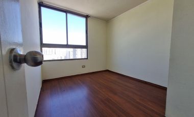 Oportunidad de Inversión, Increíble Ubicación. Vende Depto. 2 Dormitorios con Estacionamiento. Metro Santa Lucia.