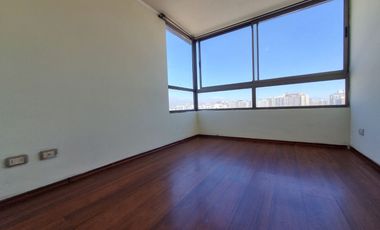 Oportunidad de Inversión, Increíble Ubicación. Vende Depto. 2 Dormitorios con Estacionamiento. Metro Santa Lucia.