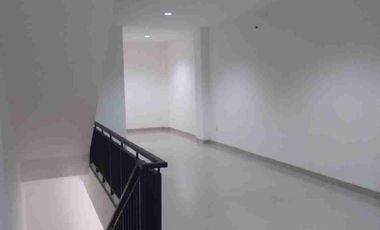 sewa ruko osaka pinggir jalan boulevard bagus