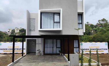 RUMAH MEWAH DEKAT ITB CISITU KOTA BANDUNG