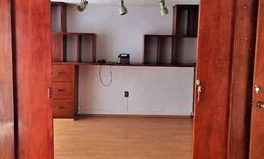 DEPARTAMENTO CON USO DE SUELO, ADAPTADO PARA OFICINAS,  DE CINCO CUBÍCULOS + CUARTO DE ARCHIVO