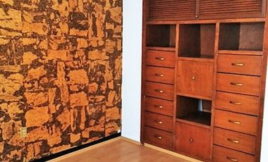 DEPARTAMENTO CON USO DE SUELO, ADAPTADO PARA OFICINAS,  DE CINCO CUBÍCULOS + CUARTO DE ARCHIVO