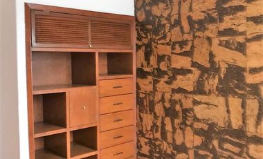 DEPARTAMENTO CON USO DE SUELO, ADAPTADO PARA OFICINAS,  DE CINCO CUBÍCULOS + CUARTO DE ARCHIVO