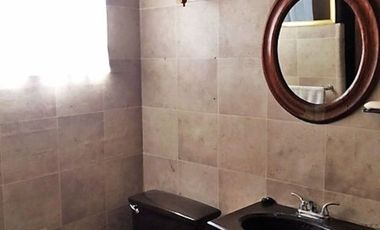 DEPARTAMENTO CON USO DE SUELO, ADAPTADO PARA OFICINAS,  DE CINCO CUBÍCULOS + CUARTO DE ARCHIVO