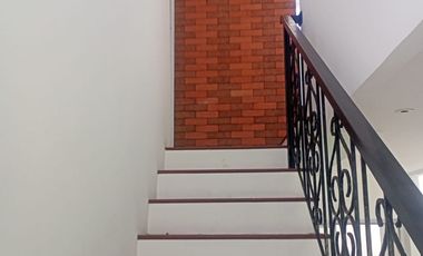 TURUN HARGA ! RUMAH STRATEGIS DENGAN LINGKUNGAN NYAMAN DAN AMAN DI CIKUTRA BANDUNG