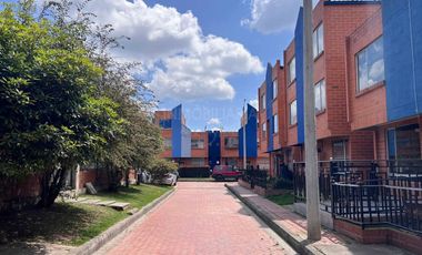 SE VENDE CASA DE TRES NIVELES EN VILLA MARÍA , ZIPAQUIRÁ