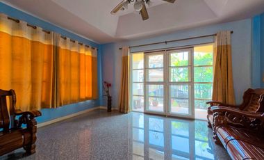 Golden Opportunity! Large Corner Detached House for Sale Parichat Village: 107 sq. wah plot with expansive garden space, right next to the park