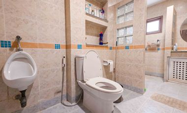 Golden Opportunity! Large Corner Detached House for Sale Parichat Village: 107 sq. wah plot with expansive garden space, right next to the park