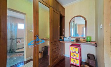 Golden Opportunity! Large Corner Detached House for Sale Parichat Village: 107 sq. wah plot with expansive garden space, right next to the park