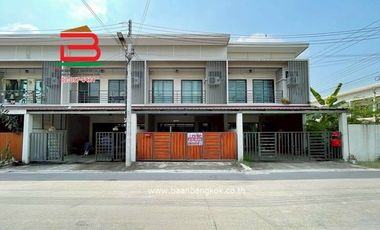 ทาวเฮ้าส์ 2 ชั้น รัชธานี 11 (ใกล้โรงพยาบาลมหาวชิราลงกรณธัญบุรี) เนื้อที่ 21.4 ตรว. ตำบลบึงน้ำรักษ์ อำเภอธัญบุรี จังหวัดปทุมธานี