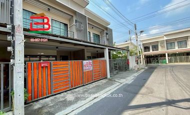 ทาวเฮ้าส์ 2 ชั้น รัชธานี 11 (ใกล้โรงพยาบาลมหาวชิราลงกรณธัญบุรี) เนื้อที่ 21.4 ตรว. ตำบลบึงน้ำรักษ์ อำเภอธัญบุรี จังหวัดปทุมธานี