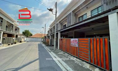 ทาวเฮ้าส์ 2 ชั้น รัชธานี 11 (ใกล้โรงพยาบาลมหาวชิราลงกรณธัญบุรี) เนื้อที่ 21.4 ตรว. ตำบลบึงน้ำรักษ์ อำเภอธัญบุรี จังหวัดปทุมธานี