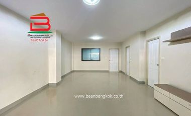 ทาวเฮ้าส์ 2 ชั้น รัชธานี 11 (ใกล้โรงพยาบาลมหาวชิราลงกรณธัญบุรี) เนื้อที่ 21.4 ตรว. ตำบลบึงน้ำรักษ์ อำเภอธัญบุรี จังหวัดปทุมธานี