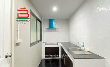 ทาวเฮ้าส์ 2 ชั้น รัชธานี 11 (ใกล้โรงพยาบาลมหาวชิราลงกรณธัญบุรี) เนื้อที่ 21.4 ตรว. ตำบลบึงน้ำรักษ์ อำเภอธัญบุรี จังหวัดปทุมธานี