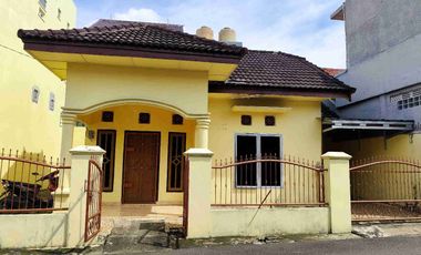 Disewakan Rumah dalam komplek Jalan Demang Lebar Daun Palembang