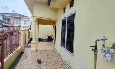 Disewakan Rumah dalam komplek Jalan Demang Lebar Daun Palembang