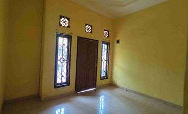 Disewakan Rumah dalam komplek Jalan Demang Lebar Daun Palembang