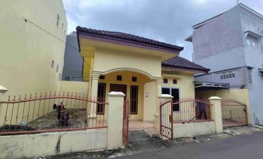 Disewakan Rumah dalam komplek Jalan Demang Lebar Daun Palembang
