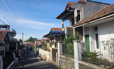 Jual murah, Rumah berlokasi di Cihanjuang, Kel. Cibabat, Kec. Cimahi Utara, Kota Cimahi.