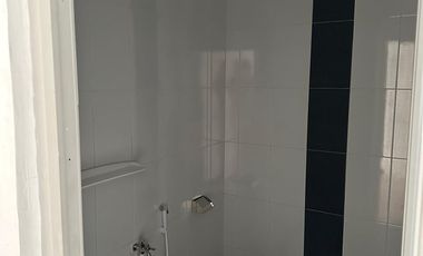 RUKO LUAS 3 LANTAI LOKASI STRATEGIS RAMAI COCOK UNTUK SEGALA USAHA SIAP PAKAI DI KARAPITAN BANDUNG