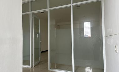 RUKO LUAS 3 LANTAI LOKASI STRATEGIS RAMAI COCOK UNTUK SEGALA USAHA SIAP PAKAI DI KARAPITAN BANDUNG