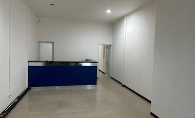 RUKO LUAS 3 LANTAI LOKASI STRATEGIS RAMAI COCOK UNTUK SEGALA USAHA SIAP PAKAI DI KARAPITAN BANDUNG