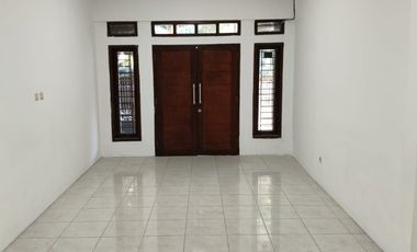 RUMAH MINIMALIS 2 LANTAI NYAMAN STRATEGIS SIAP HUNI DI BATUNUNGGAL BANDUNG