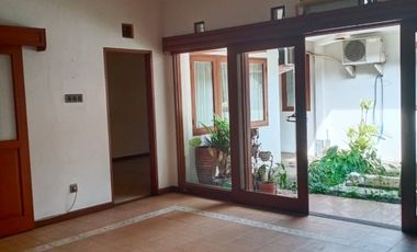 RUMAH LUAS TENGAH KOTA STRATEGIS COCOK UNTUK USAHA SIAP PAKAI DI BANTENG BANDUNG