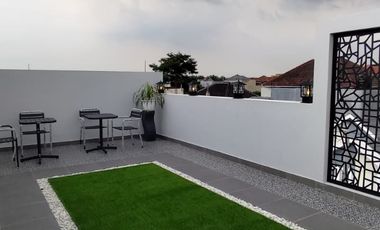 Dijual Cepat Rumah Mewah Minimalis Lokasi Banjarsari,Solo Luas 144m2 BU!!
