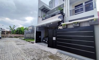 Dijual Cepat Rumah Mewah Minimalis Lokasi Banjarsari,Solo Luas 144m2 BU!!