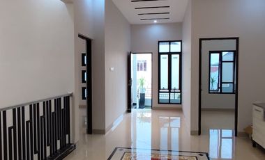 Dijual Cepat Rumah Mewah Minimalis Lokasi Banjarsari,Solo Luas 144m2 BU!!