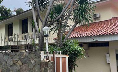 disewakan rumah bisa untuk kantor parkiran luas lokasi strategis kemang raya