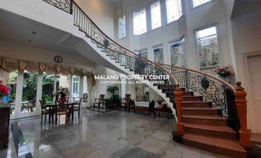 Rumah 2 lantai Mewah Classic Siap Huni di Golf Araya. Full Furnished.