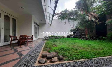 Rumah 2 lantai Mewah Classic Siap Huni di Golf Araya. Full Furnished.