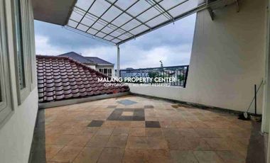 Rumah 2 lantai Mewah Classic Siap Huni di Golf Araya. Full Furnished.