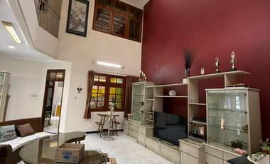 Rumah disewakan untuk usaha di Darmo Permai Selatan II, Surabaya