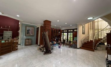 Rumah disewakan untuk usaha di Darmo Permai Selatan II, Surabaya