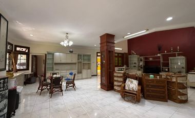 Rumah disewakan untuk usaha di Darmo Permai Selatan II, Surabaya