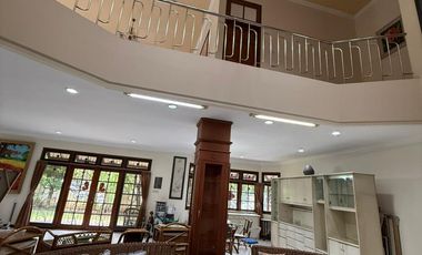 Rumah disewakan untuk usaha di Darmo Permai Selatan II, Surabaya