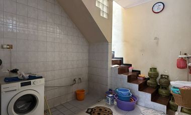 Rumah disewakan untuk usaha di Darmo Permai Selatan II, Surabaya